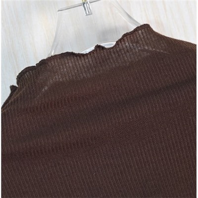 Узкая трикотажная водолазка с длинными рукавами и воротником-стойкой