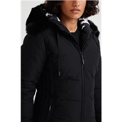 Chaqueta slim acolchada capucha