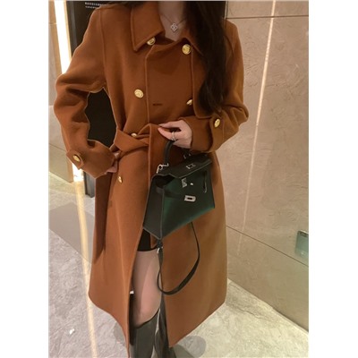 Высококачественная кашемировая ветровка яркого цвета, облегающая посадка, весь предмет одежды безупречен с точки зрения ткани/качества, драпировка/детали, включая аксессуары для пуговиц, изготовлены из чистой меди с позолотой в поисках текстуры SM two. размеры S, обхват груди 96, длина 105. Распродажа