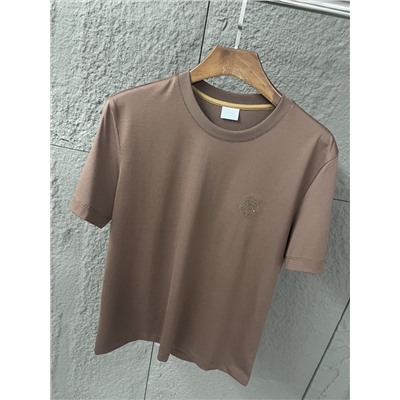 Футболка Brioni из египетского хлопка с вышитым значком и коротким рукавом, круглым вырезом  О стиле и дизайне: Классическая футболка с круглым вырезом соответствует обычным высоким стандартам Brioni, от тканей до деталей.