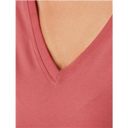 Футболка из премиального хлопка с V-образным вырезом