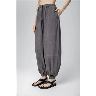 Серые брюки с резами