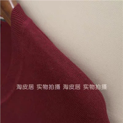 Мужской классический пуловер с V-образным вырезом горловины  Banan*a Republi*c