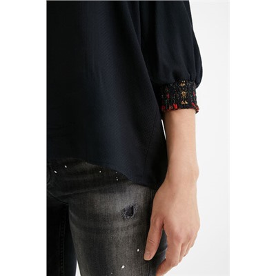 Blusa boho pompones