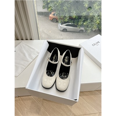 оригинальная коровья лакированная кожа. Подкладка: овчина Подошва: итальянская яловая кожа.