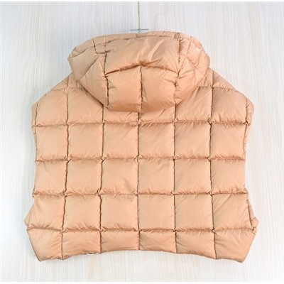 Стеганый короткий теплый жилет с капюшоном на молнии