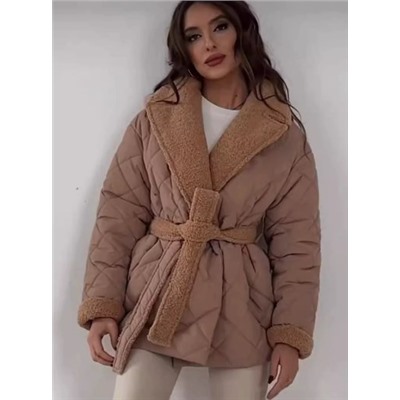 Женское короткое пальто с отворотами