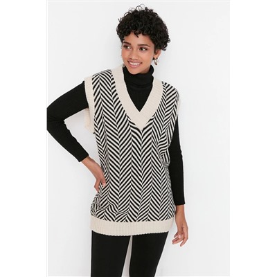 TRENDYOL MODEST Bej Çizgili V Yaka Triko Süveter TCTAW22UV0021