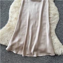 Элегантное платье из жатого атласа