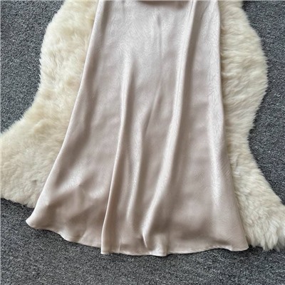 Элегантное платье из жатого атласа