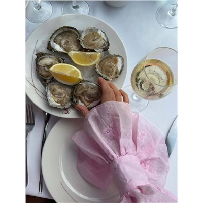 Женская рубашка с манжетами-воланами