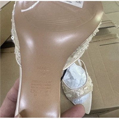 Женские босоножки на высоком каблуке МАНГ*О