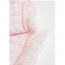 Kurze Socken mit Vichykaro und Rüschen