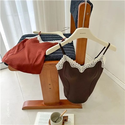 Теплая кружевная майка со встроенным лифом