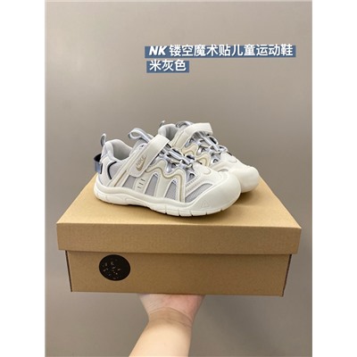 Детские кроссовки