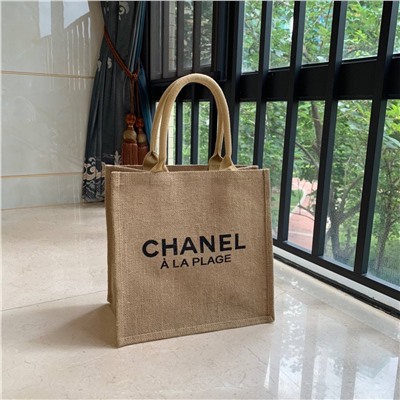 Лимитированный товар  195  Пляжная сумка-тоут Chanel Bund exhibition vip premium gift linen tote bag  используется экологически чистый льняной материал, внутренняя часть выполнена из водонепроницаемого слоя, Материал: Лен Размер: 30.5*19*30.5 см высота ручки 18 см
