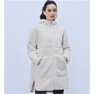 Мягкое и теплое повседневное пальто средней длины с капюшоном