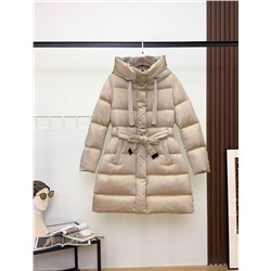 Короткий пуховик средней длины  MaxMar*a