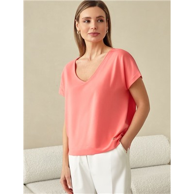 Футболка с V-вырезом и цельнокроеным рукавом из премиального хлопка с эластаном