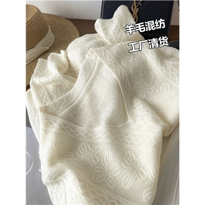 Нежный пуловер из смесовой шерсти