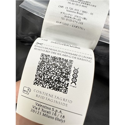 высокая версия пиджак, , подиумный стиль, изысканная вышивка золотой нитью, кастомизация формованных кнопок фурнитуры, кнопок всего двести и они ничем не отличаются от YB