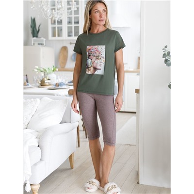 Футболка из 100% хлопка с авторским принтом.