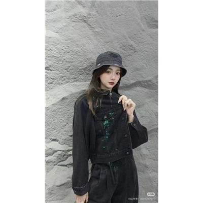 Женская джинсовая куртка с принтом в виде граффити