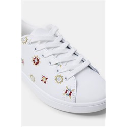 Zapatilla mandalas bordados