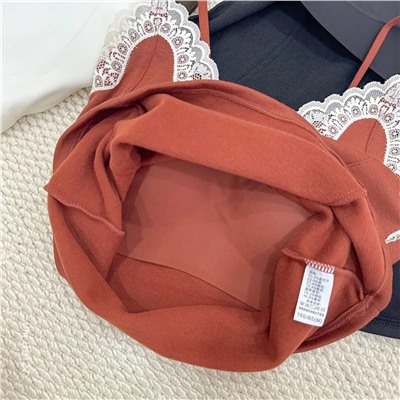 Теплая кружевная майка со встроенным лифом