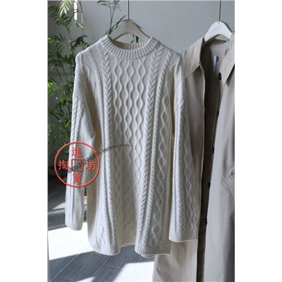 Вязаный свитер средней длины Н*М