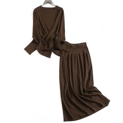 Трикотажный костюм с юбкой