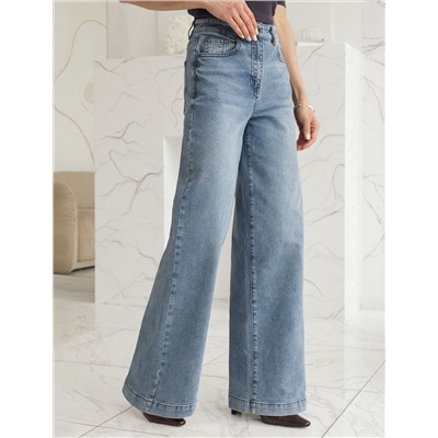 Джинсы трубы с декоративной стиркой из эластичного денима средней плотности