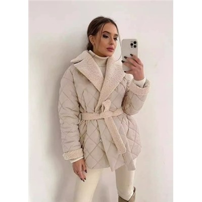 Женское короткое пальто с отворотами