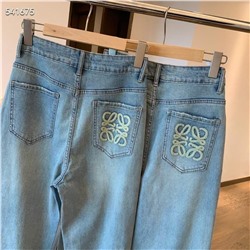 Классные повседневные прямые джинсы  ✔️LOEW*E  Материал: мягкий, приятный  лёгкий деним. Стильная вышивка на заднем кармане в виде логотипа