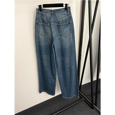 Женские стильные джинсы украшенные золотыми пуговицами особой формы  Schiaparell*i