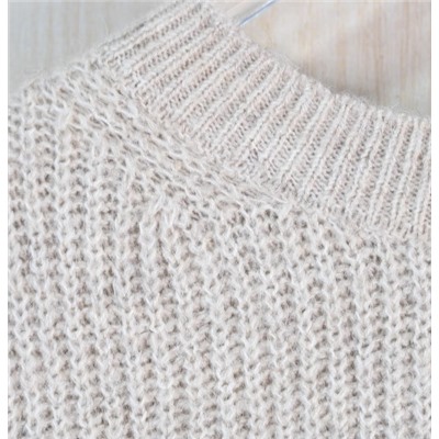 Женский трикотажный свитер