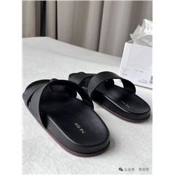 Мягкие и удобные женские шлепки  ЗЕ РО*У