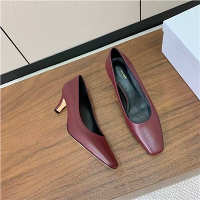 Лаконичные туфли-лодочки  ЗЕ РО*У