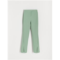 Seitlich geteilte Hose