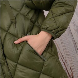 Женская легкая стеганая куртка с капюшоном