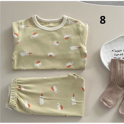 Пижама. Качество просто вышка, мягчайшие, нежнейшие. Взяла бы их и себе и сыну и мужу😂😂