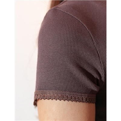 Футболка с круглым вырезом из фактурного трикотажа в рубчик