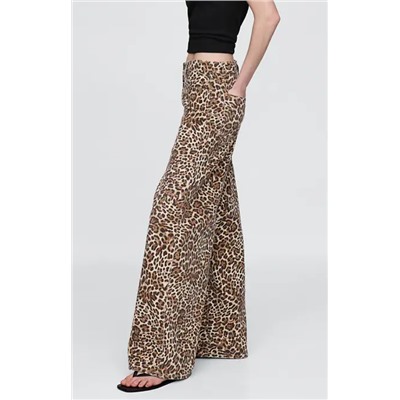 Mid Rise UltraSoft Leopard Baggy Jeans