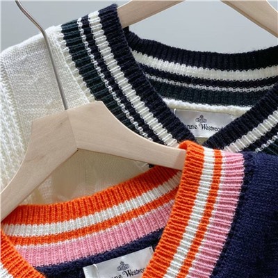 Свитер с V-образным вырезом Vivienn*e Westwoo*d