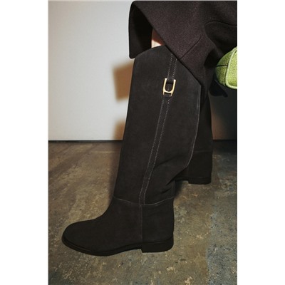 FLAT SUEDE RIDING BOOTS