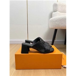 Новейшая серия 2026  Женские шлепки с тиснением на толстом каблуке  ЛУ*И ВЬЕТО*Н