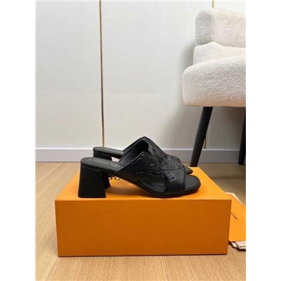 Новейшая серия 2026  Женские шлепки с тиснением на толстом каблуке  ЛУ*И ВЬЕТО*Н