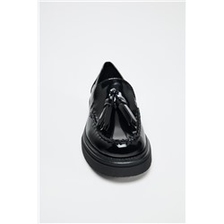 PATENT LOAFERS WITH TASSELS