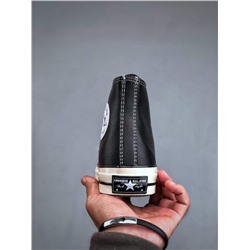 Классические черные кеды C*onverse 1970-х годов с высоким берцем и замшевой кожей