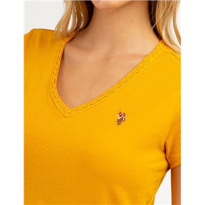 SCALLOP TRIM V-NECK T-SHIRT